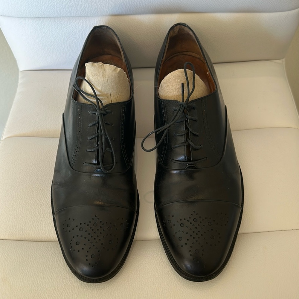 Men’s Salvadore Ferragamo dress shoe, black, 9M ,very good condition.